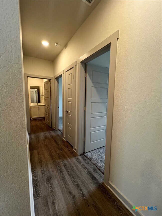 Building Photo - 1332 Plymouth St