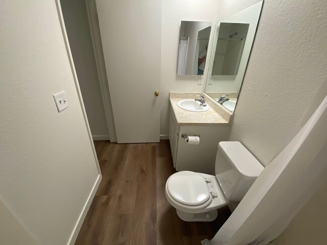 Building Photo - Downtown Duplex