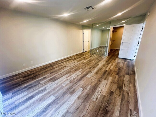 Building Photo - 4180 Blue Heron Ct