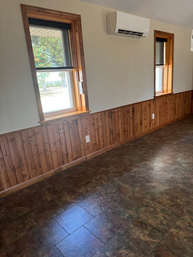 Building Photo - Beautiful, Meticulously Maintained Home in...