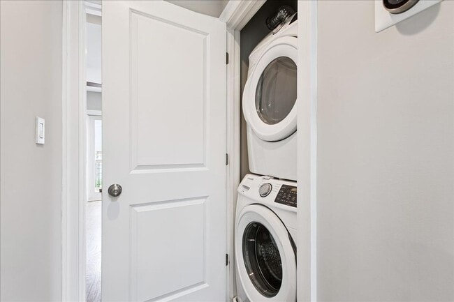 Building Photo - Modern 4BR Home w/ Fireplace, In-Law Suite...