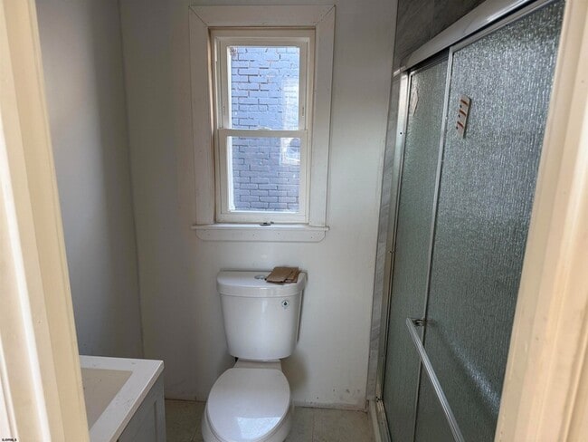 Building Photo - 2417 Pacific Ave