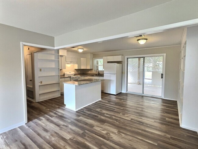 Building Photo - Updated 3-Bedroom Home in Ocean Springs!