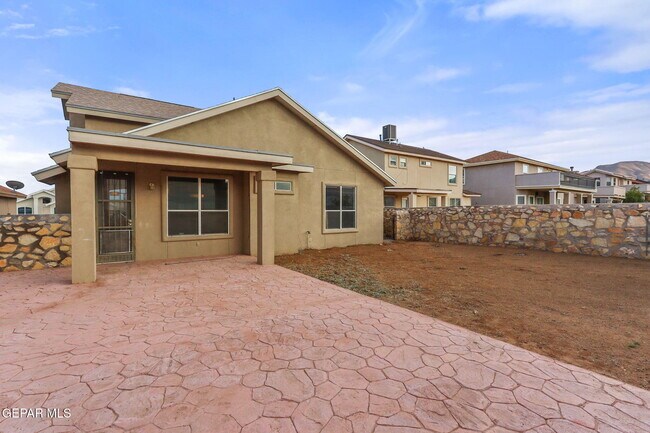 Building Photo - 10737 Pleasant Sand Dr