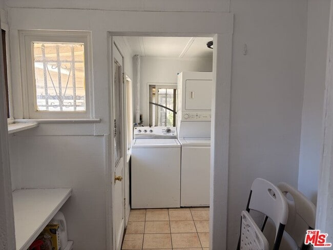 Building Photo - 1183 W 37th Dr