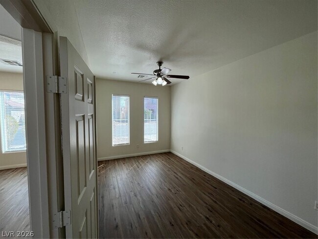 Building Photo - 1712 Newquay Commons Ave