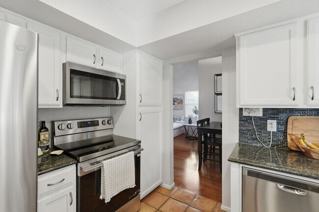 Building Photo - FURNISHED 2 Bedrooms plus den/loft & Private Pool