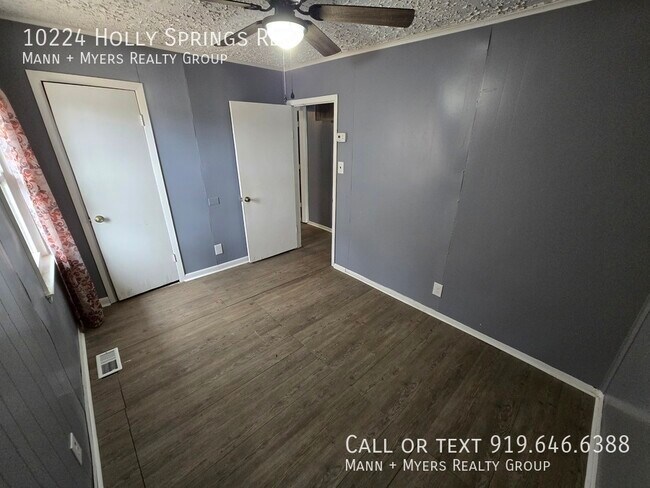 Building Photo - 10224 Holly Springs Rd