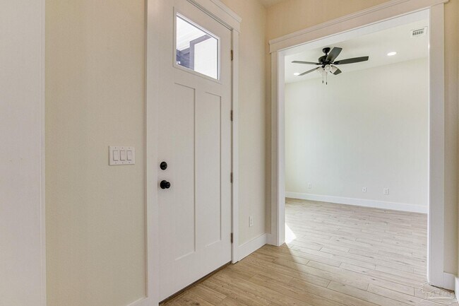 Building Photo - 412 Elcino Dr