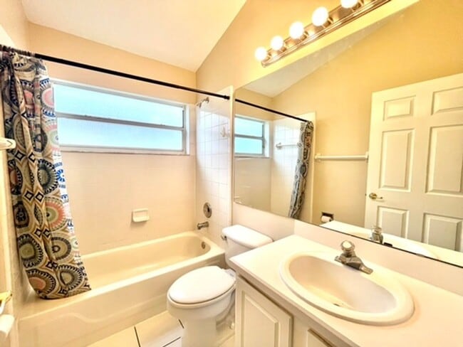Building Photo - Orlando - 3 Bedroom, 2 Bathroom Single Fam...