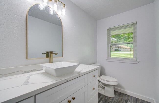 Building Photo - 812 Stone Mountain Dr