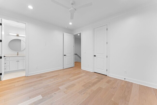 Building Photo - 2209 Paul W Bryant Dr
