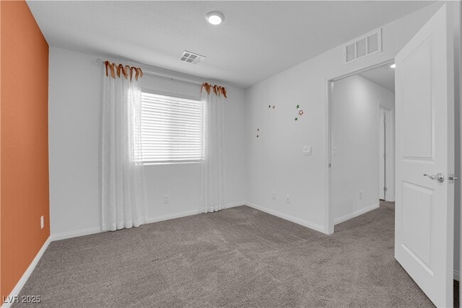 Building Photo - 4747 Bluebird Clfs Ave