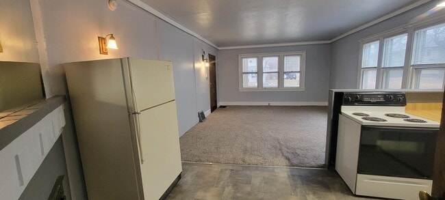 Building Photo - 20 N Willow St