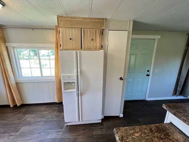 Building Photo - Semi-Rural 2 Bedroom 1 Bath Updated Mobile Home w/ Amenities