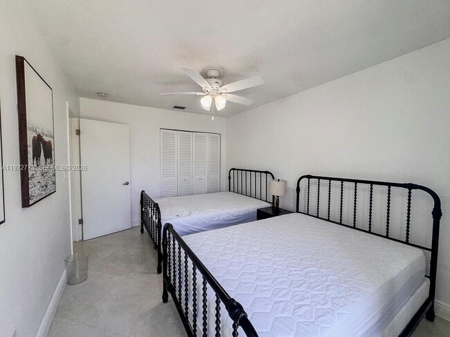 Building Photo - 9731 Bel Aire Dr