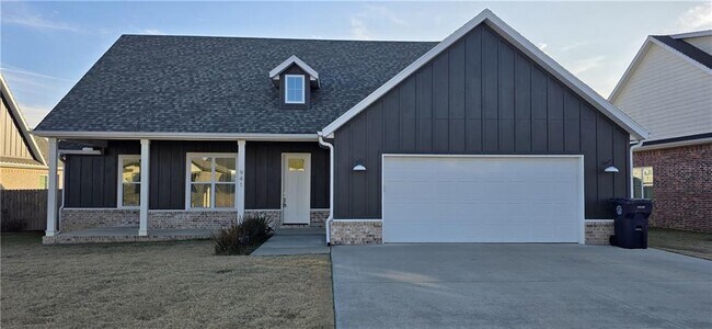 Primary Photo - 941 Petit Jean St