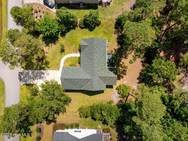 Building Photo - 2039 Royal Pines Dr