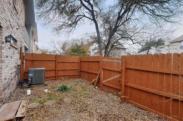 Building Photo - 3925 Brandon Park Dr