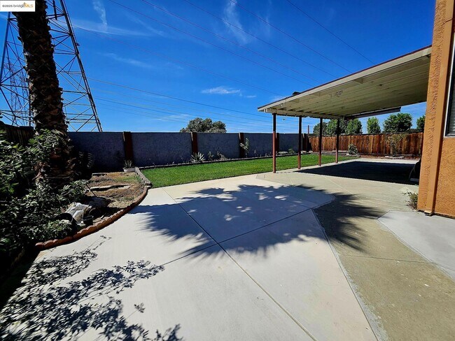 Building Photo - 2236 Newport Ct