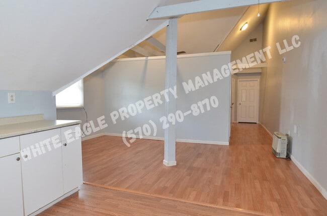 Building Photo - 641 Alder St