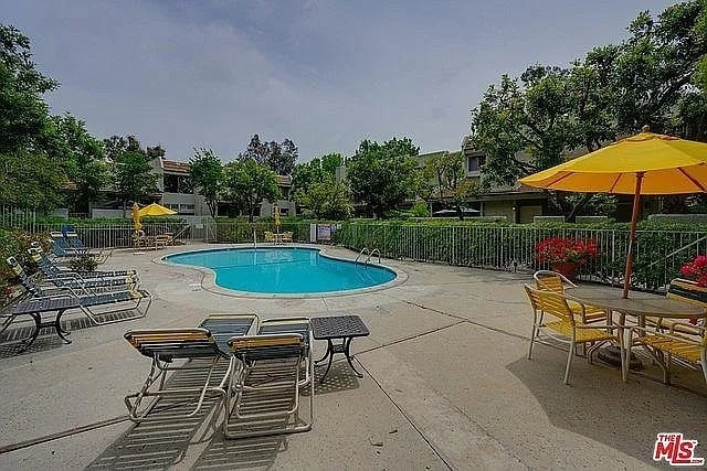 Building Photo - 11818 Moorpark St