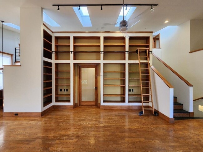 Building Photo - 3600 Cerrillos Rd