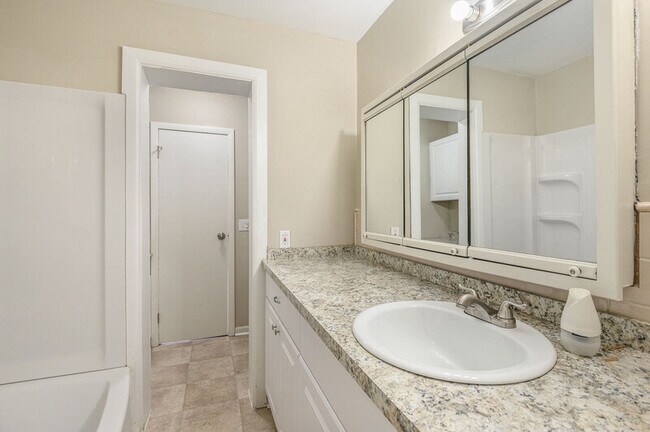 Building Photo - 1265 Westwood Dr