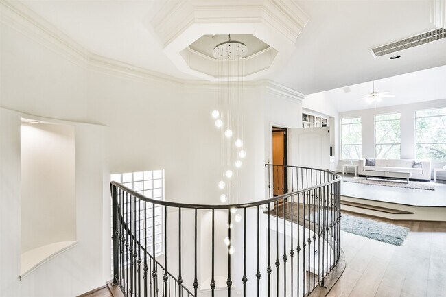 Building Photo - 4736 Post Oak Timber Dr