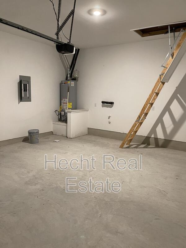 Building Photo - 10646 Vinateros Dr
