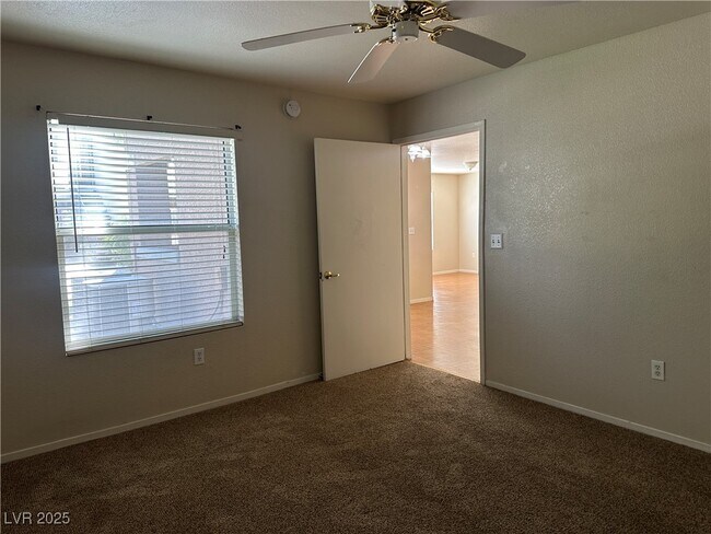 Building Photo - 555 E Silverado Ranch Blvd
