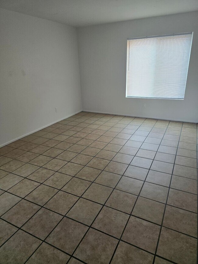 Building Photo - 920 N Belvedere Ave