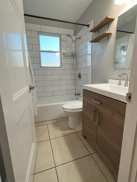 Building Photo - 3803 Lookout Dr