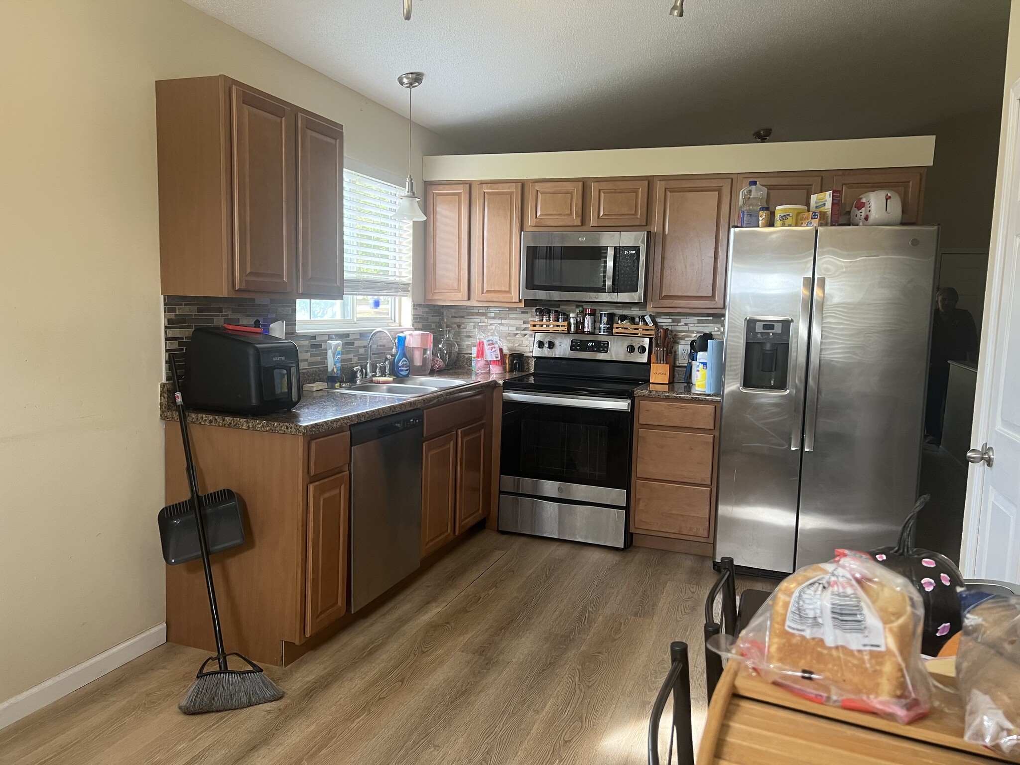 kitchen - vaulted - 6436 Long Timber Dr