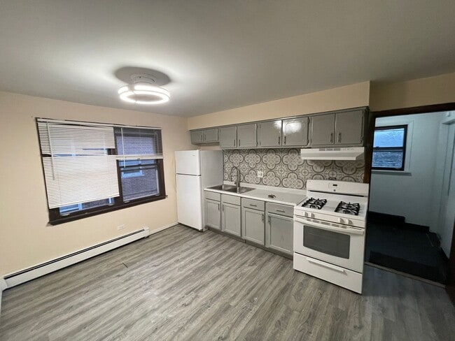 Building Photo - 1912 W State St