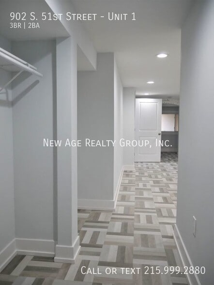 Building Photo - 902 S 51st St