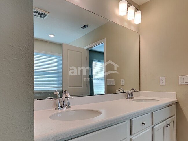 Building Photo - 64 Spruce Point