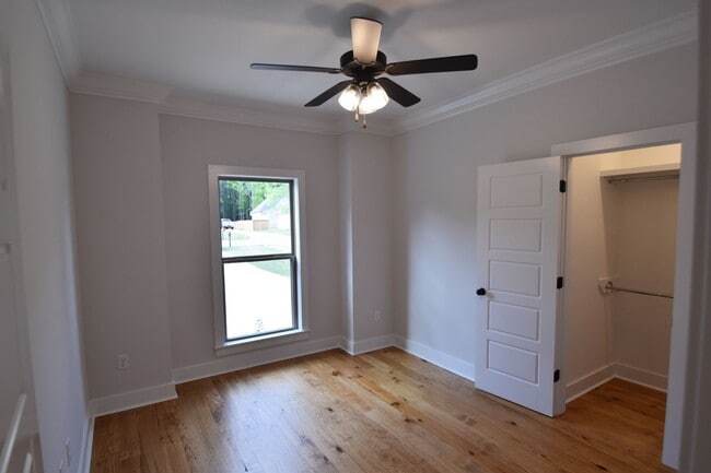 Building Photo - First Months Rent  Move In Special just $1799