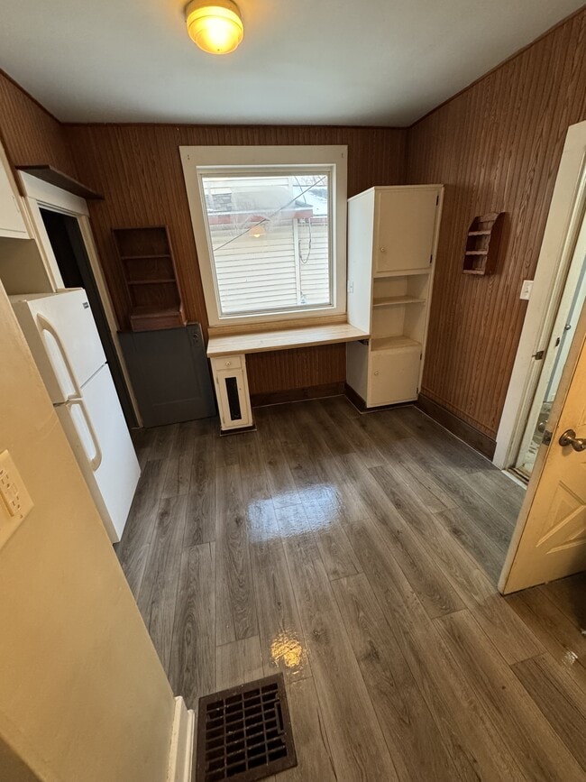 Building Photo - 1925 Sheridan Rd