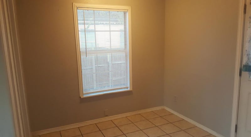 Building Photo - 2208 Farola Dr