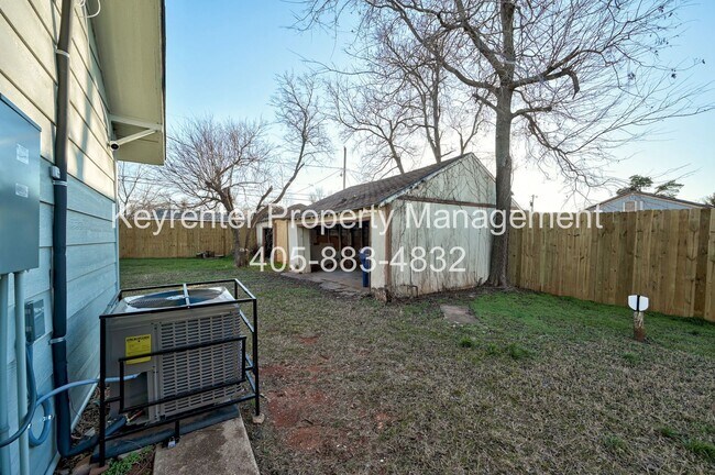 Building Photo - 2709 N Fonshill Ave