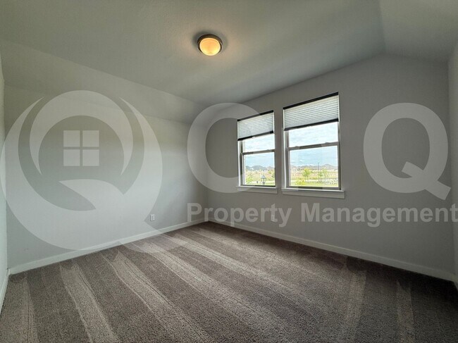 Building Photo - 405 Loganberry Dr
