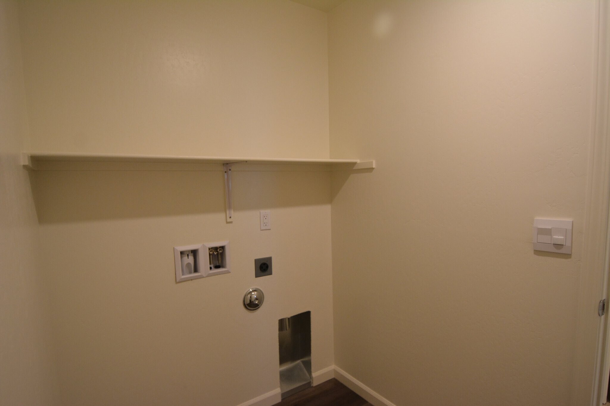 Building Photo - 8911 Tristania Pl