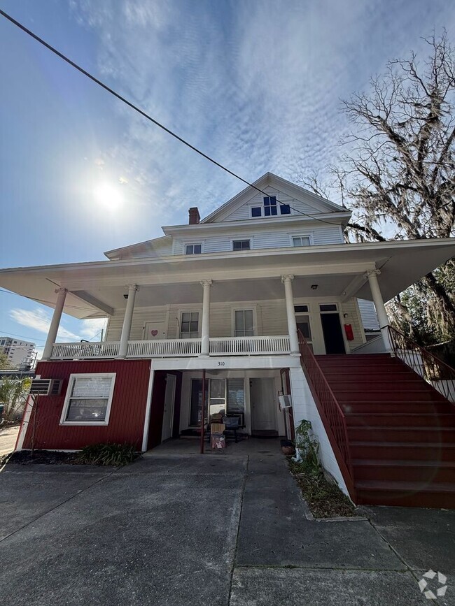 Building Photo - Midtown "Penthouse" in Historic Home