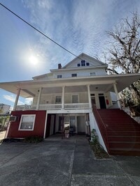 Building Photo - Super cool Apaartment in Historic Home Nea...