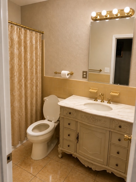2nd bathroom top level - 212 Dauntly St
