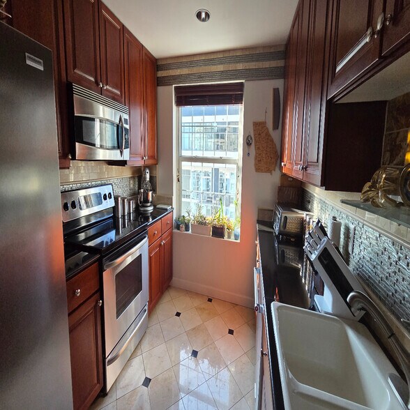 Building Photo - 195 14th St NE