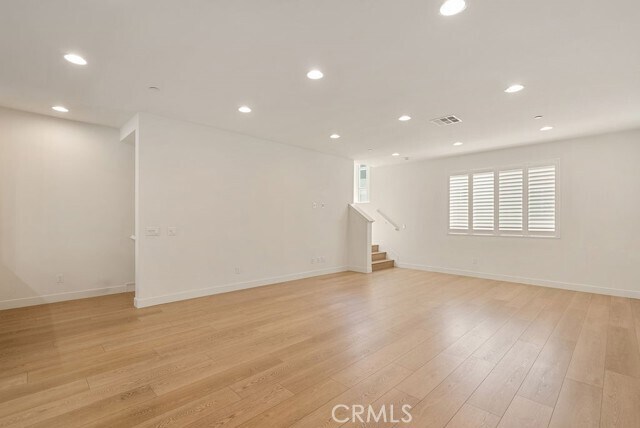 Building Photo - 5750 Acacia Ln