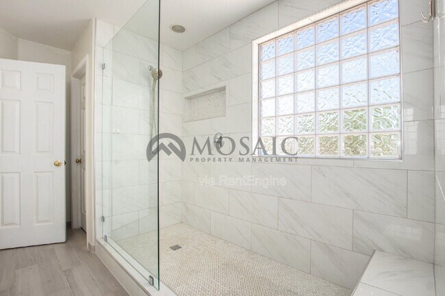 Building Photo - 44196 Askew Dr