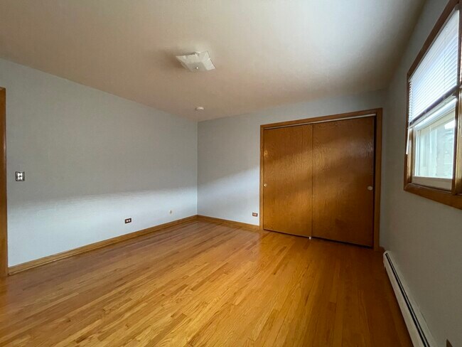 Building Photo - 8645 W Summerdale Ave